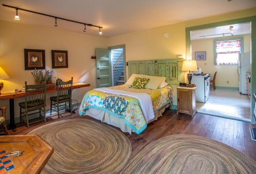 مبيت وإفطار Clementine S Guest House & Vacation Rentals