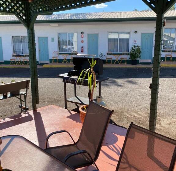 Central Point Motel