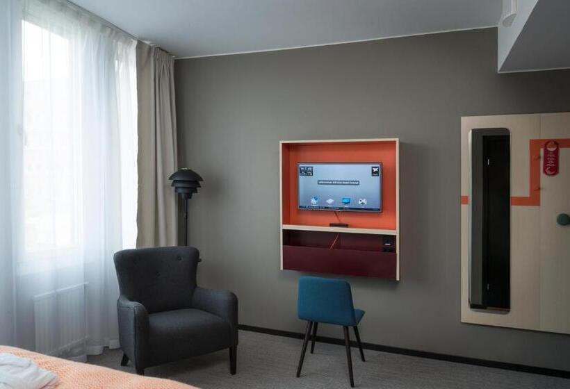 First Hotel Central