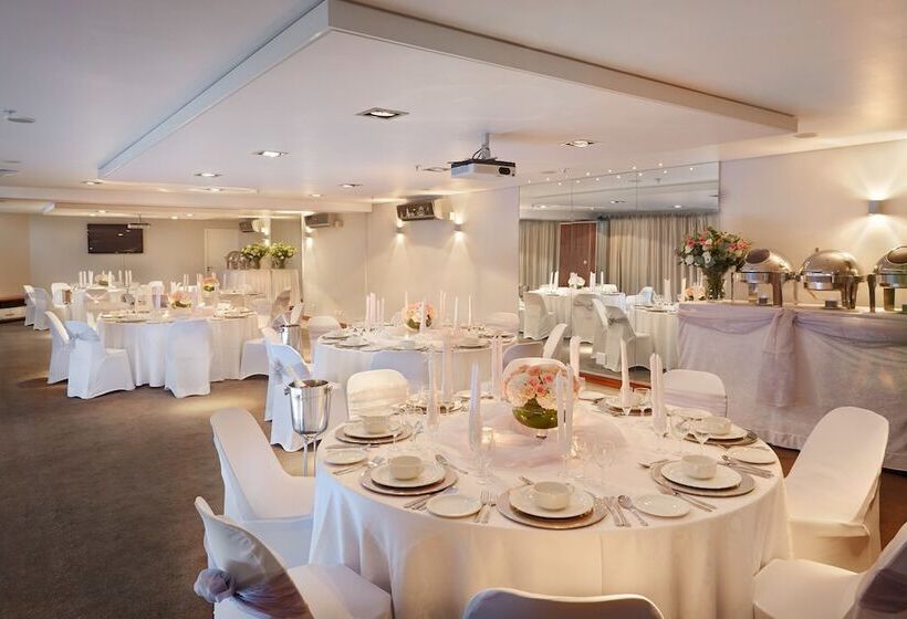 בית מלון כפרי First Group The Palace Allsuite