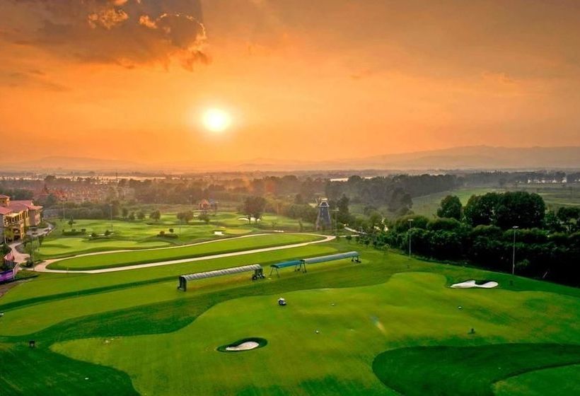 Отель Wyndham Kunming Resort
