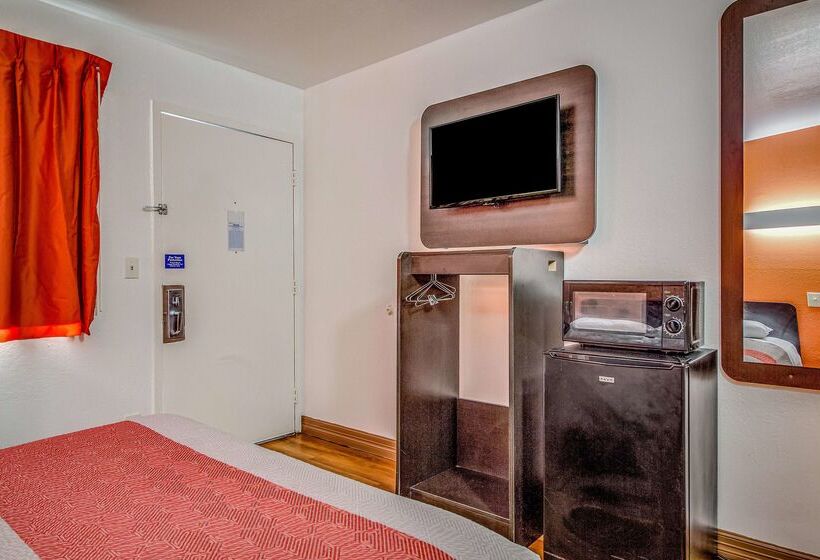 Motel 6 Conroe, Tx