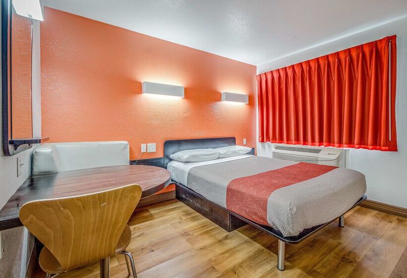 Motel 6 Conroe, Tx