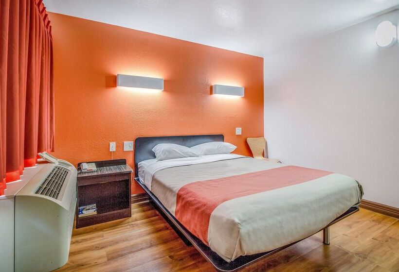 Motel 6 Conroe, Tx