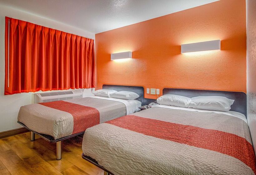 Motel 6 Conroe, Tx