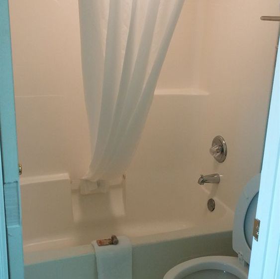 فندق على الطريق Claxton Inn