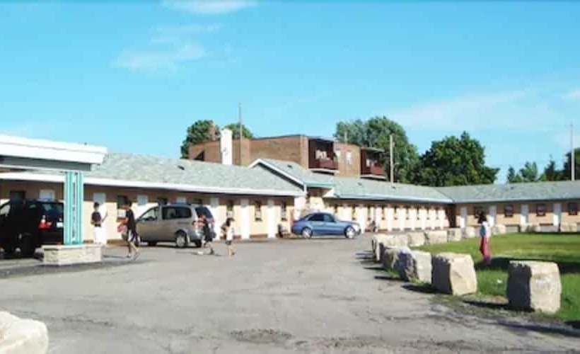 Parkway Motel