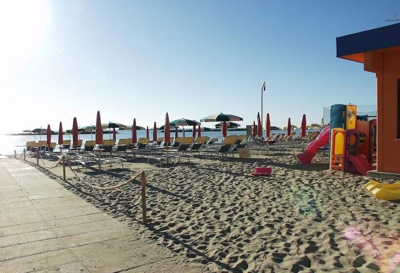 هتل Marina Beach