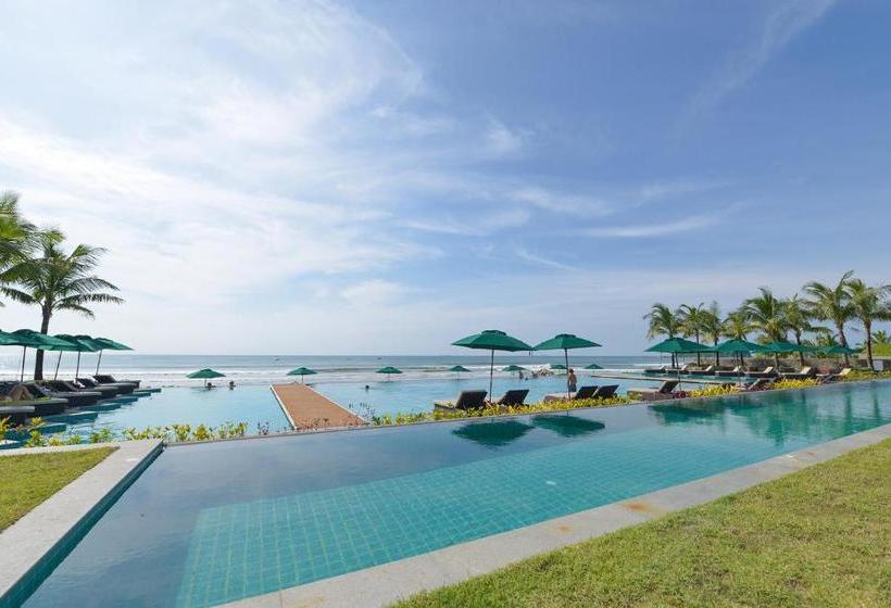 Hotel Ngwe Saung Yacht Club & Resort