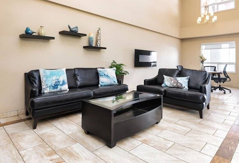 هتل Home Inn And Suites Lloydminster