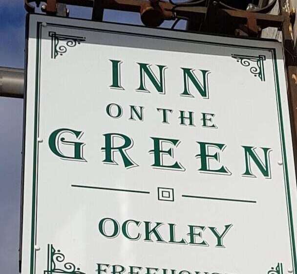 בית מלון כפרי The Inn On The Green