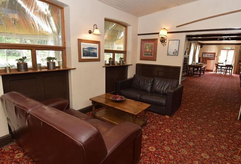 בית מלון כפרי The Inn On The Green