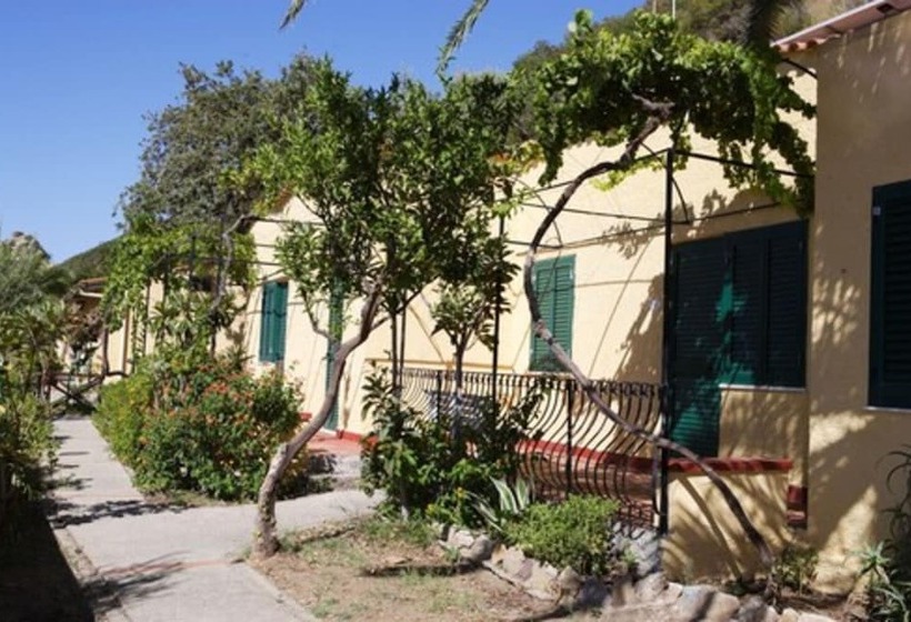 فندق Villaggio Capo Alaua