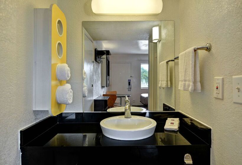 Motel 6 Dania Beach