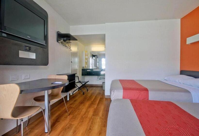 Motel 6 Dania Beach