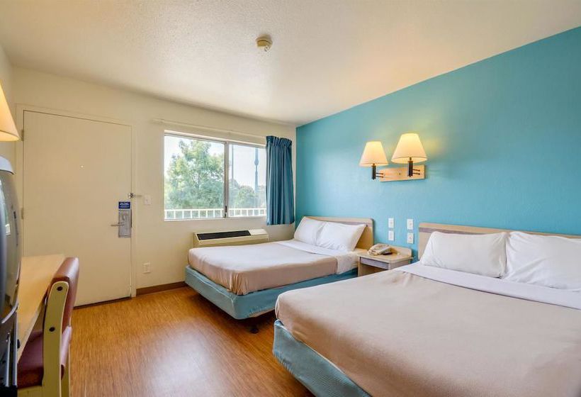 מוטל Rodeway Inn