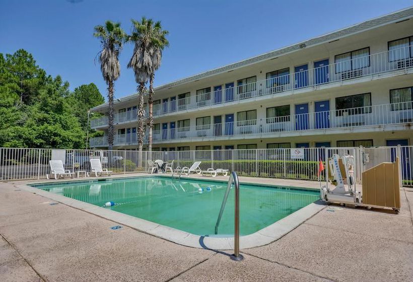 מוטל Rodeway Inn