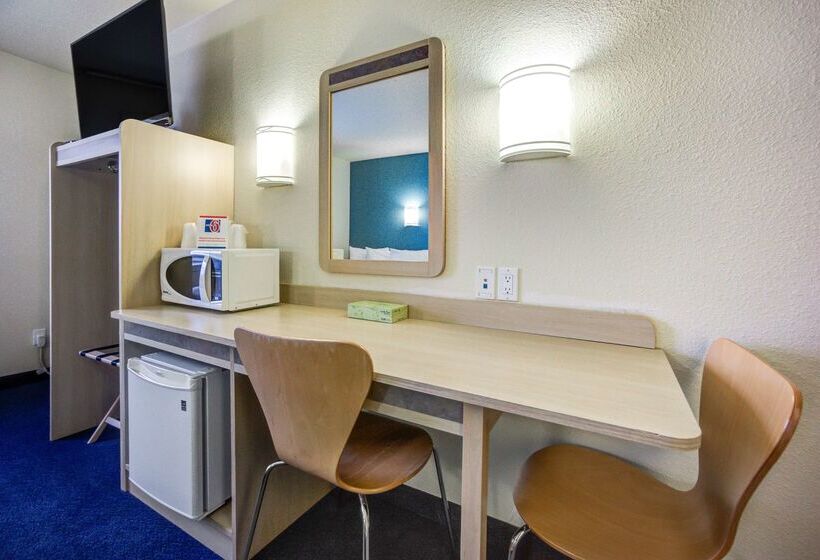 汽车旅馆  Days Inn By Wyndham Stony Plain