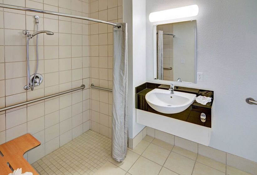 Motel 6roanoke, Tx  Northlake  Speedway