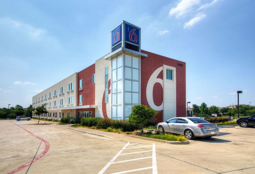 Motel 6roanoke, Tx  Northlake  Speedway