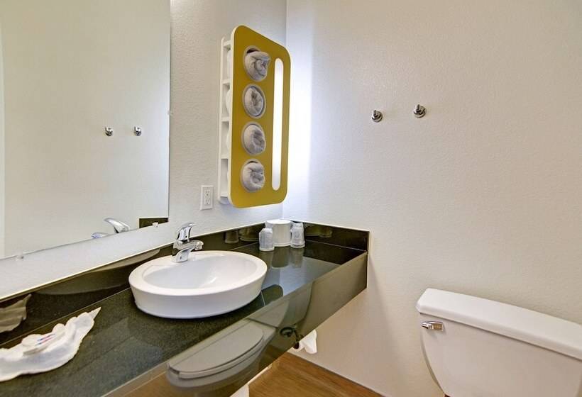 Motel 6roanoke, Tx  Northlake  Speedway