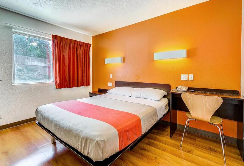 فندق على الطريق Park Inn By Radisson, Thornton