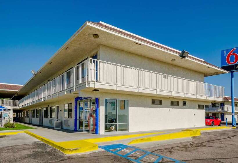 فندق على الطريق Park Inn By Radisson, Thornton