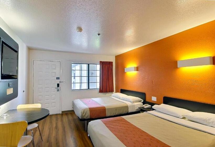 Motel 6thousand Oaks, Ca