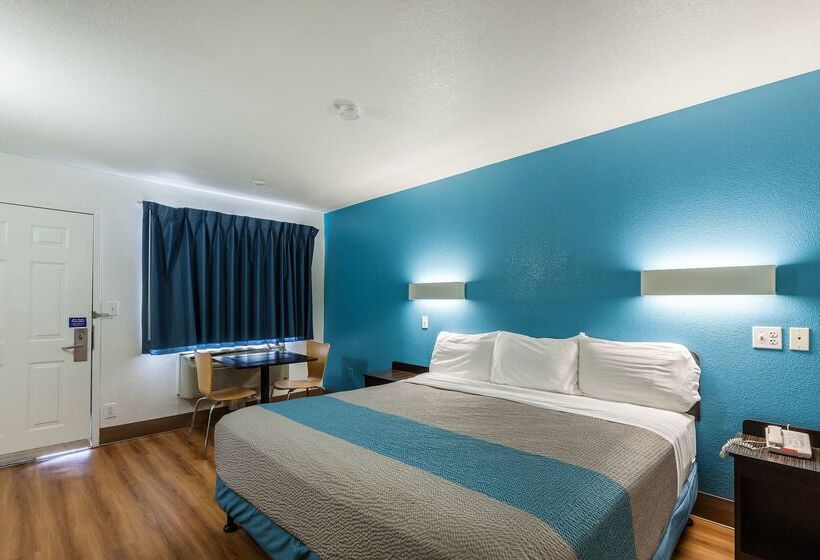 Motel 6webster, Tx  Houston  Nasa Lake