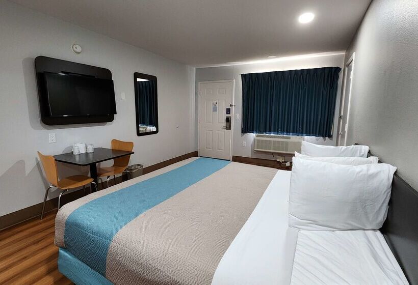 Motel 6webster, Tx  Houston  Nasa Lake