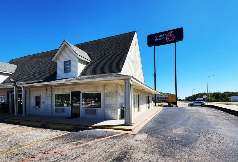 Motel 6webster, Tx  Houston  Nasa Lake