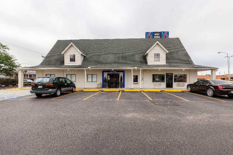 Motel 6webster, Tx  Houston  Nasa Lake