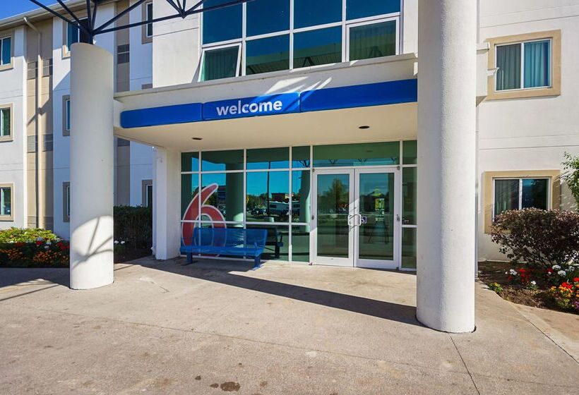 Motel 6whitby, On  Toronto East