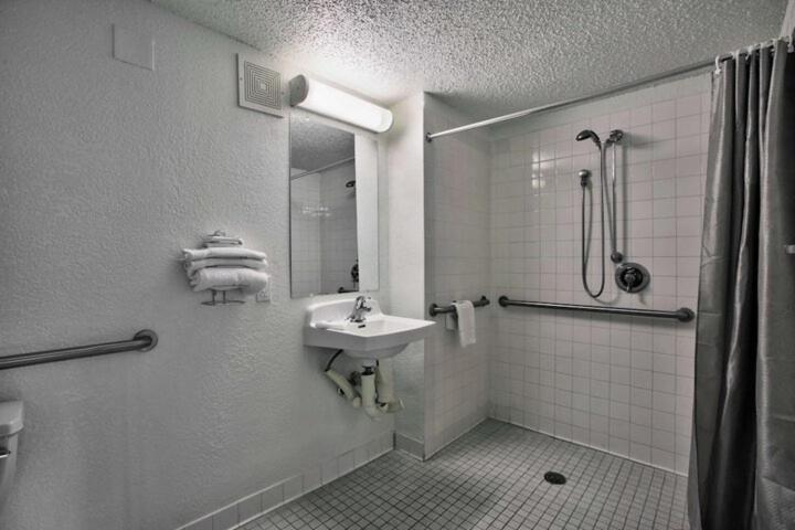 מוטל Loyalty Inn Tallahassee