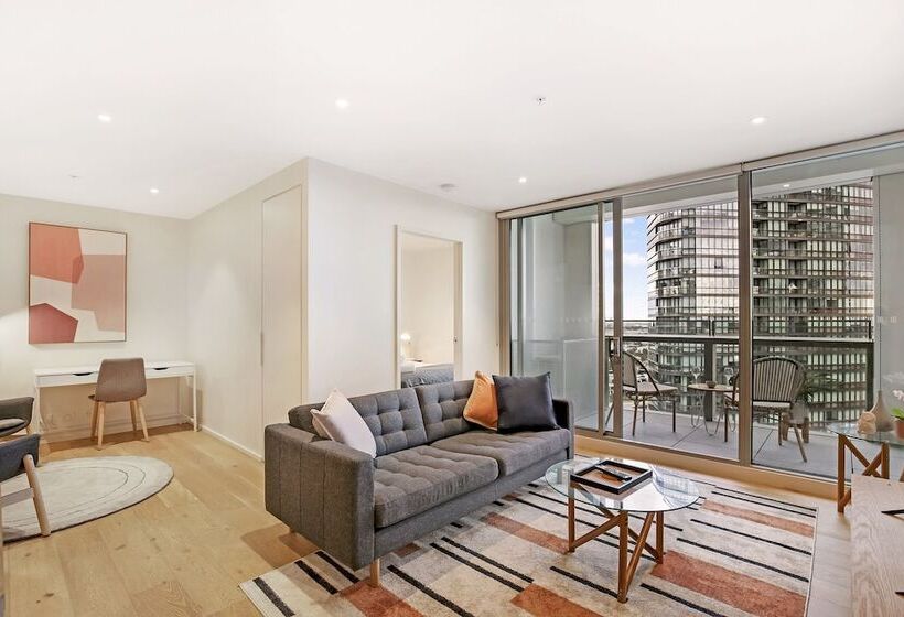 Astra Apartments   Docklands