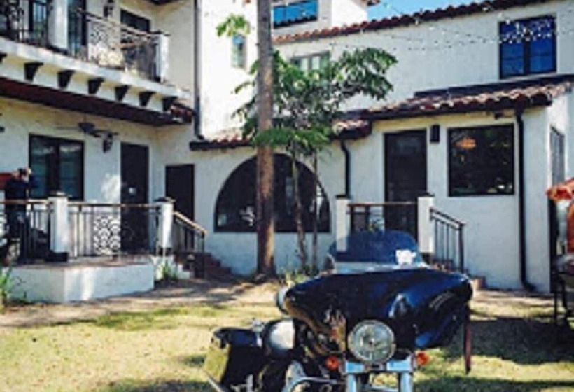 مبيت وإفطار Black Dolphin Inn