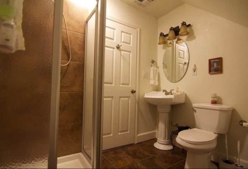 민박 Davis Mountains Inn