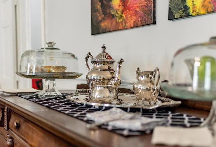 تختخواب و صبحانه Meadows Inn