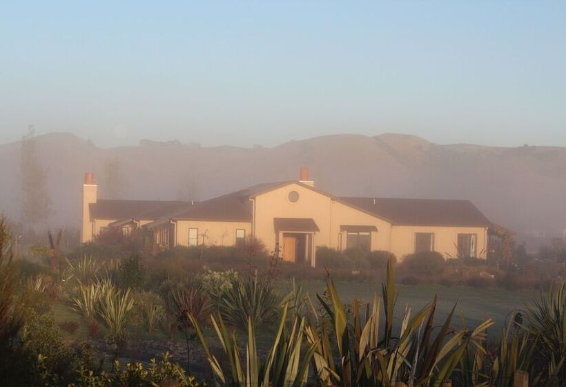 Bed and Breakfast The Summit Lodge