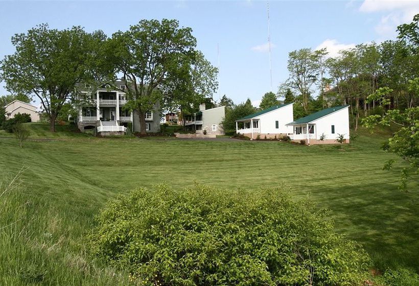 By The Side Of The Road Bed & Breakfast