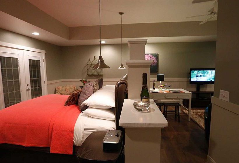 By The Side Of The Road Bed & Breakfast