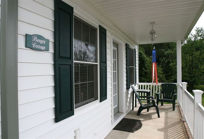 By The Side Of The Road Bed & Breakfast