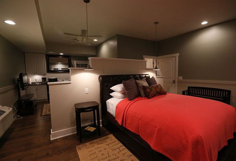 By The Side Of The Road Bed & Breakfast