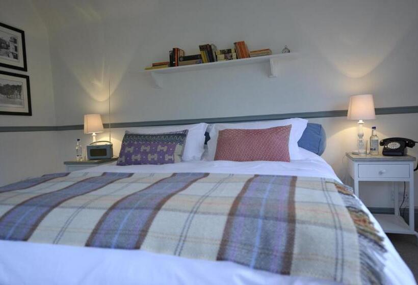 هتل Bel And The Dragon Churt