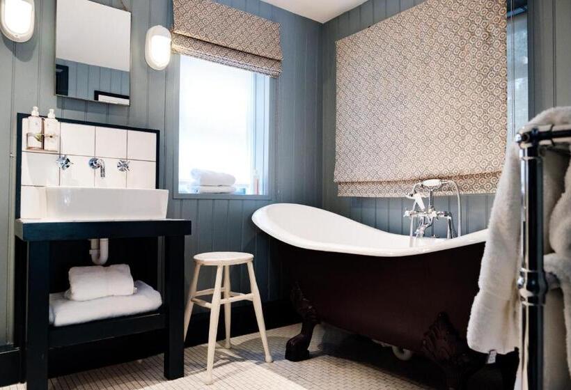 هتل Bel And The Dragon Churt