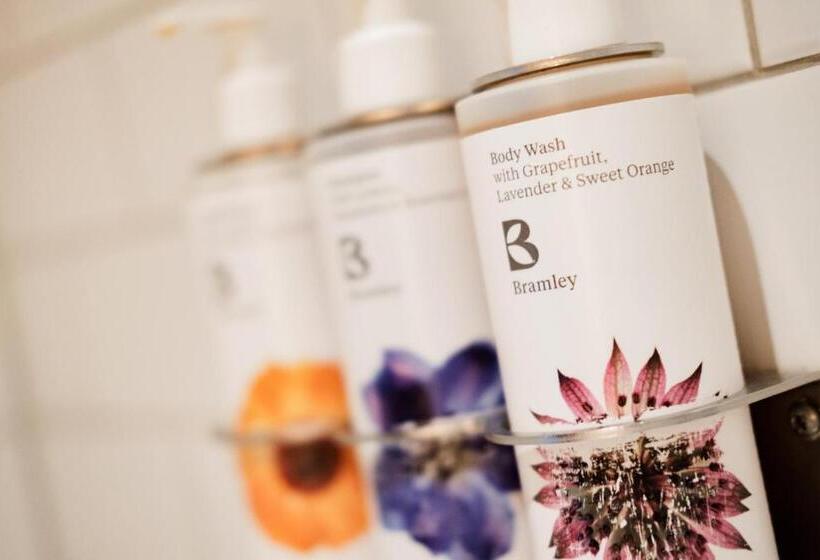 هتل Bel And The Dragon Churt