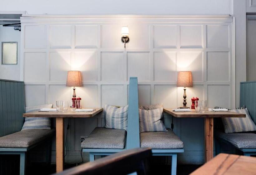 هتل Bel And The Dragon Churt