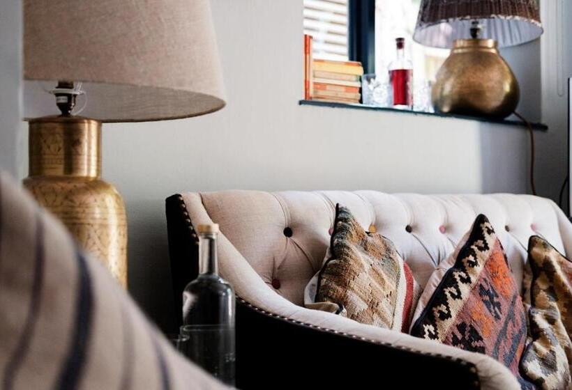 هتل Bel And The Dragon Churt