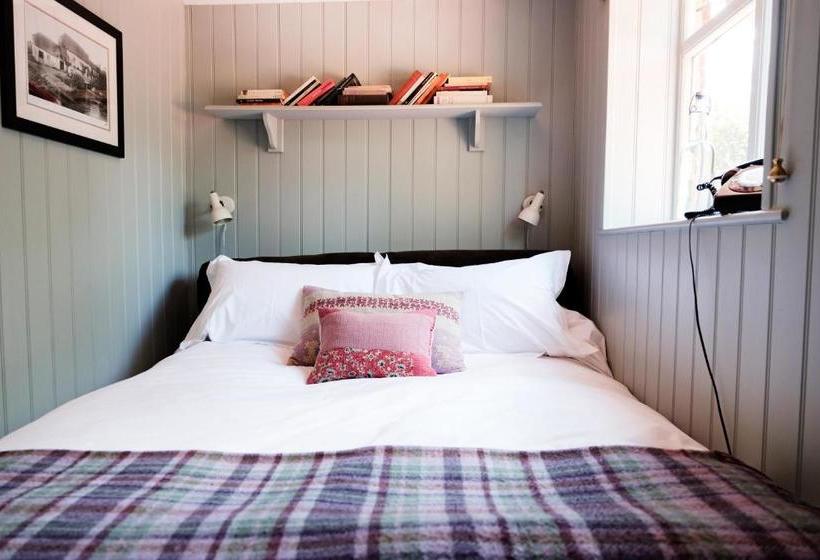 هتل Bel And The Dragon Churt