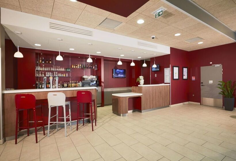 בית מלון כפרי Campanile La Roche Sur Yon Centre Gare